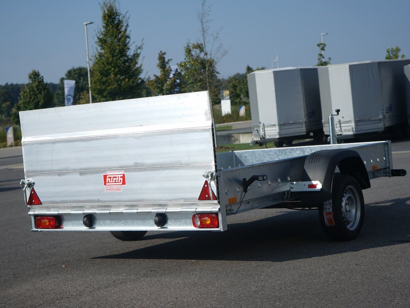 Hirth Absenkanhänger Maschinentransporter 1.800kg